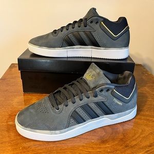ADIDAS Tyshawn Mid Carbon/Black